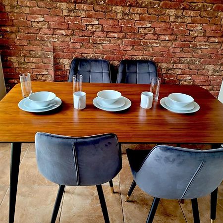 Glasgow Central - Entire House - Free Parking , Free Super Fast Wifi , Private Garden & Parking Security 외부 사진