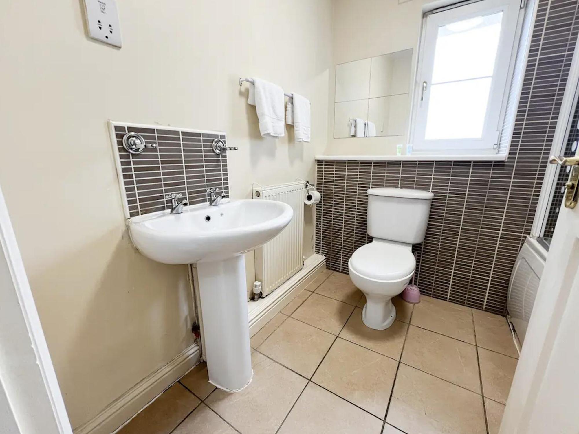 Glasgow Central - Entire House - Free Parking , Free Super Fast Wifi , Private Garden & Parking Security 외부 사진