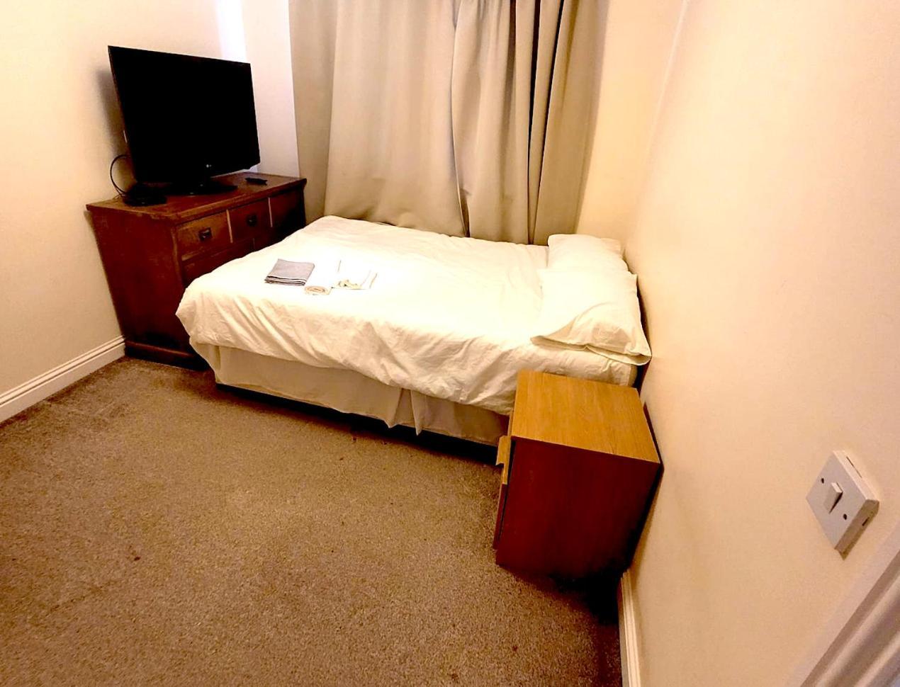 Glasgow Central - Entire House - Free Parking , Free Super Fast Wifi , Private Garden & Parking Security 외부 사진